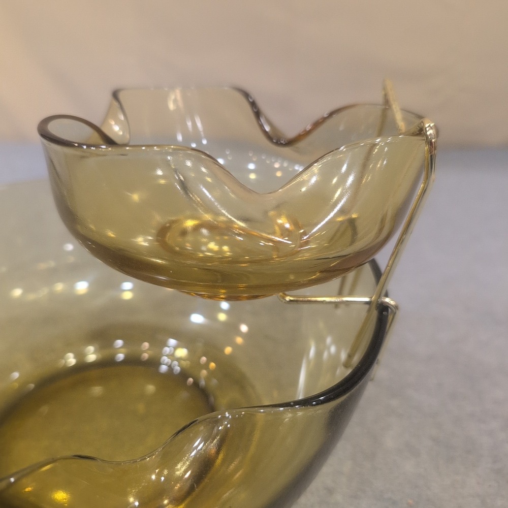 Vintage MCM Smoked Olive Green Glass Ruffled Chip and Dip Set with Metal Bracket - Picture 8 of 8